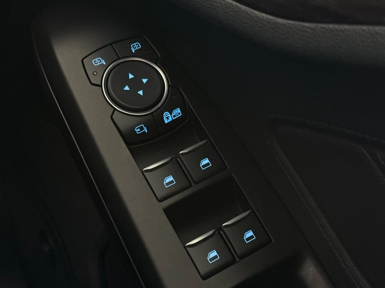 2020 Ford Focus 1.0T EcoBoost Vignale Euro 6 (s/s) 5dr HATCHBACK Petrol Manual