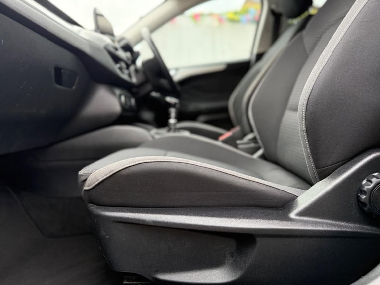 2018 Ford Focus 1.0T EcoBoost Zetec Euro 6 (s/s) 5dr HATCHBACK Petrol Manual