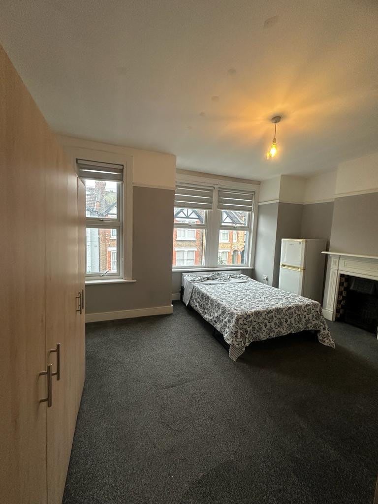 image for 🌿Massive Double Room for Rent – Tottenham, N17| Great Transport Links‼️