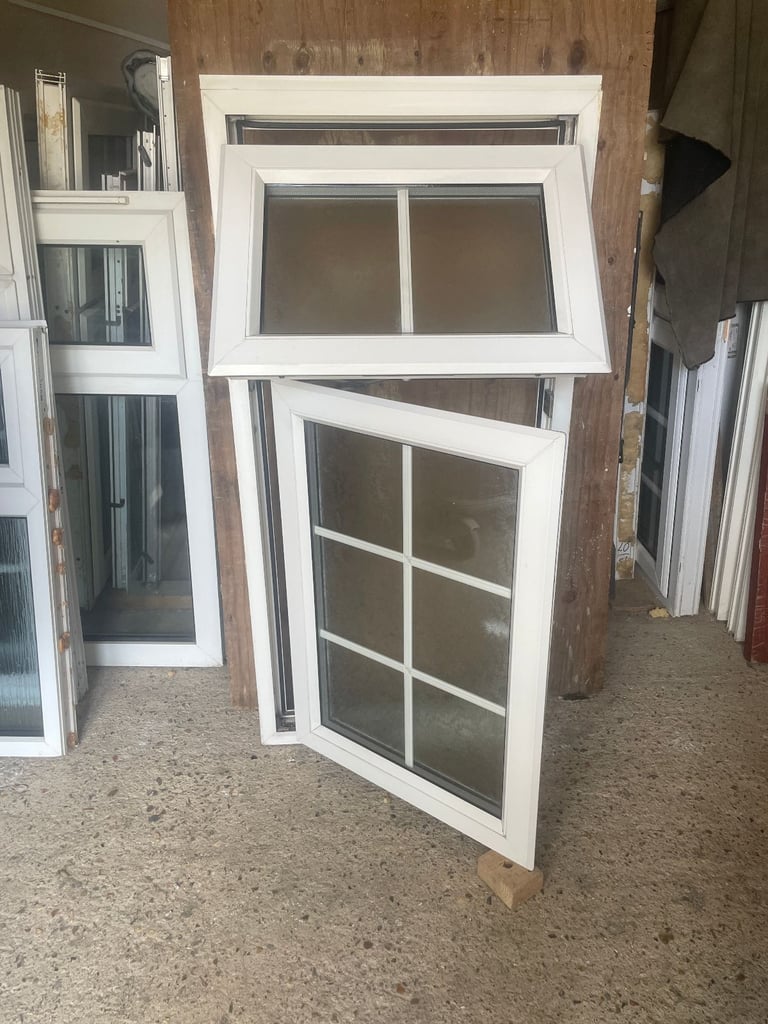H 131/133 x W 64 cm -  BEAUTIFUL GEORGIAN UPVC DOUBLE GLAZED WINDOW - OBSCURE GLASS (REF: SJ445)