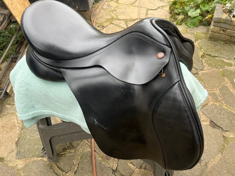 Horse saddle 17.5 inch Kent and Masters Original High Wither GP HGP Black Adjustable
