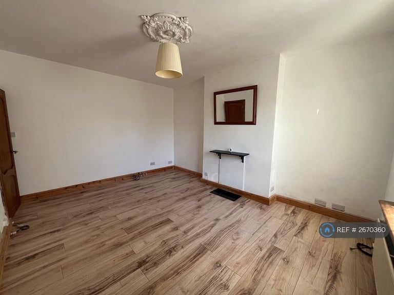 2 bedroom flat in Fulton Street, Glasgow, G13 (2 bed) (#2670360)