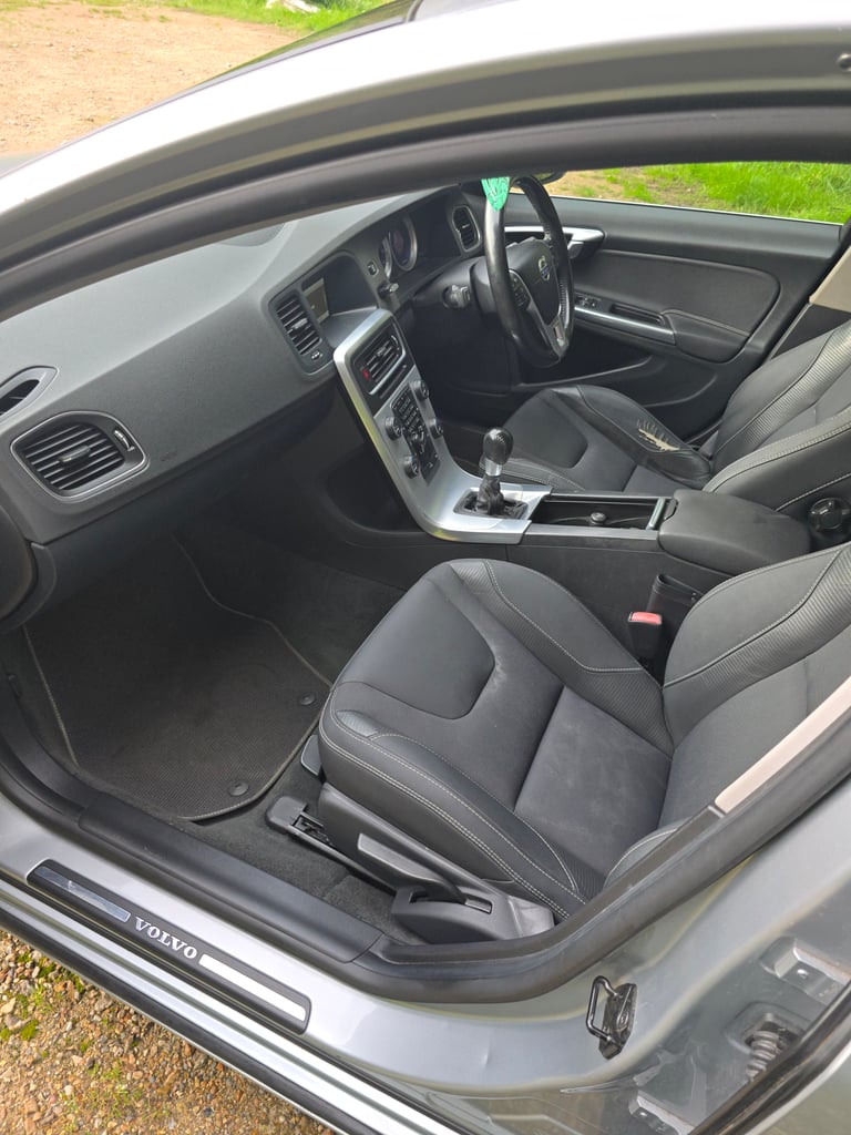Volvo, S60, Saloon, 2011, Manual, 1560 (cc), 4 doors