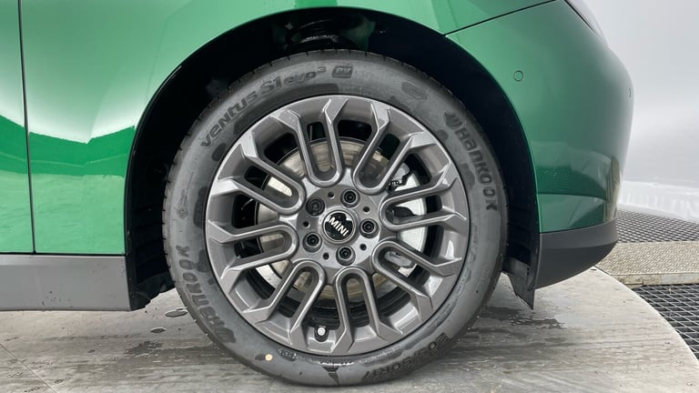 2025 MINI Cooper 135kW E Exclusive 41kWh 3dr Auto HATCHBACK ELECTRIC Automatic