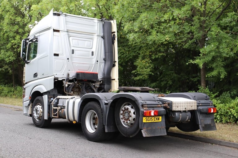MERCEDES ACTROS 2548 STREAMSPACE 6X2 REARLIFT TRACTOR (2015)
