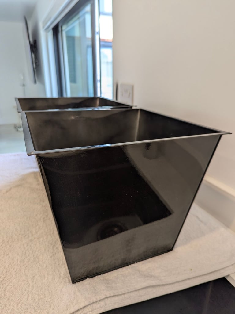 2 BLACK GLOSS ALUZINC INDOOR OUTDOOR PLANTERS POTS 30cm H x 35.5cm L 18L VOLUME