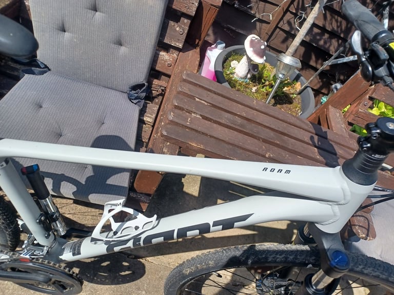 Giant Roam 3 Disc 2023 Hybrid Sports Bike M FRAME