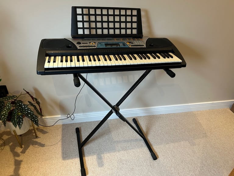 Yamaha PSR-170 keyboard and stand
