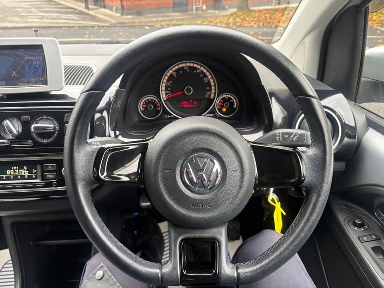 VOLKSWAGEN UP 1.0 High up! 2013