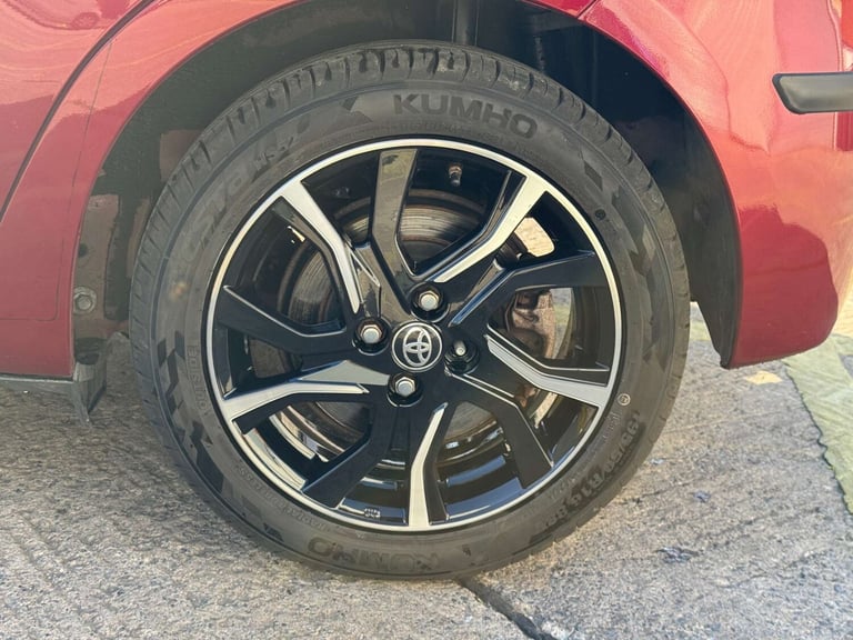 2017 Toyota Yaris 1.3 Yaris Design VVT-i 5dr - NATIONAL DELIVERY* Hatchback Petrol Manual