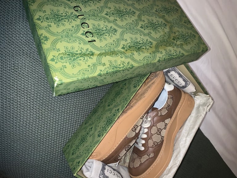 Women’s trainers size 4