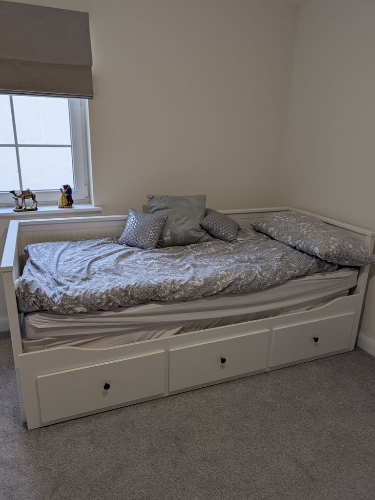 image for Ikea Day bed w/ 3 drawers storage 