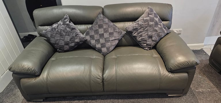 Sofa big 3 seater and 2 seater best for quality and money still like new