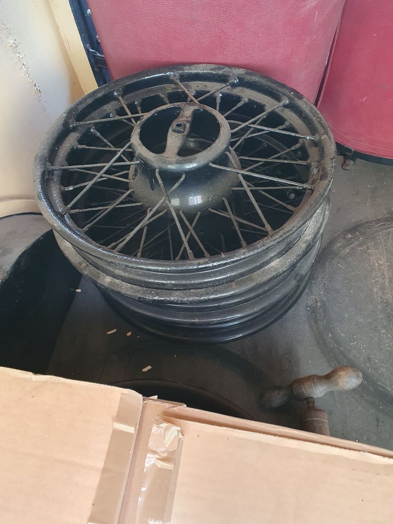 Morris 8 wire wheels