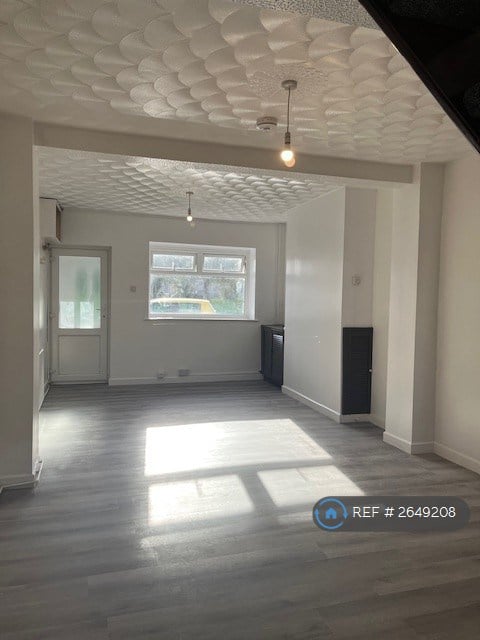 2 bedroom house in Bedwas Road, Caerphilly, CF83 (2 bed) (#2649208)