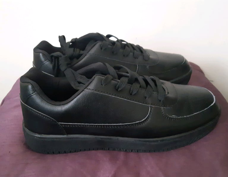 Black trainers size 6 NEW