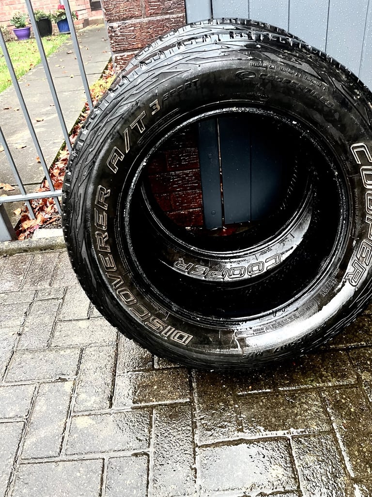 Tyres x2   235/65/R17 Cooper Dicoverer Sport) 
