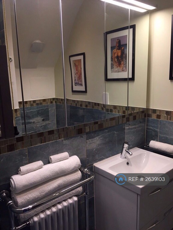 2 bedroom flat in The Clock Tower, Southsea, PO4 (2 bed) (#2639103)