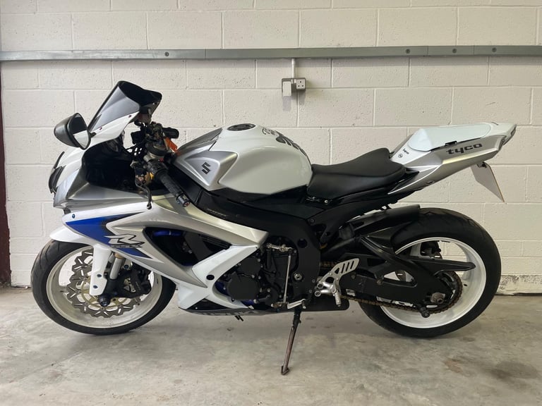 2008 - SUZUKI GSXR600 K8 - GSXR - RACE EXHAUST - USED MOTORCYCLE 