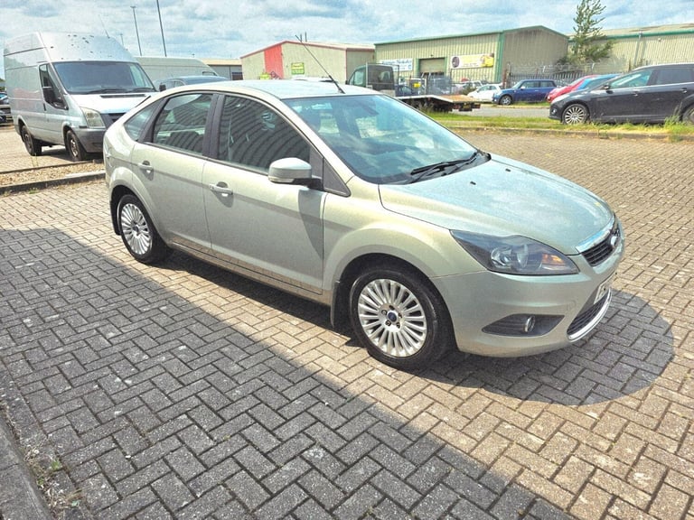 FORD FOCUS 1.6 Titanium 5 DOOR AUTOMATIC 2010