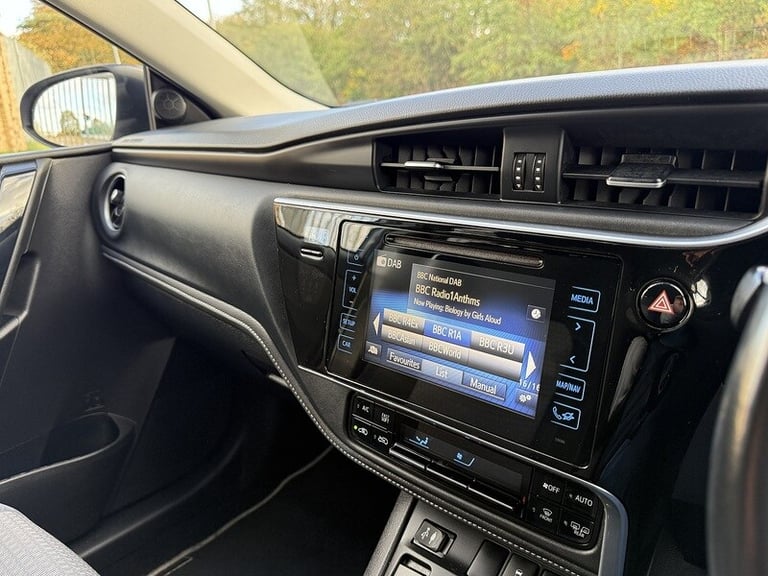 2018 Toyota Auris 1.8 Hybrid Design TSS 5dr CVT [Nav] HATCHBACK PETROL/ELECTRIC Automatic