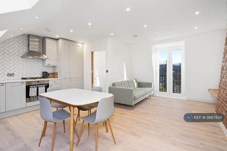 2 bedroom flat in Tunis Road, London, W12 (2 bed) (#2667434)
