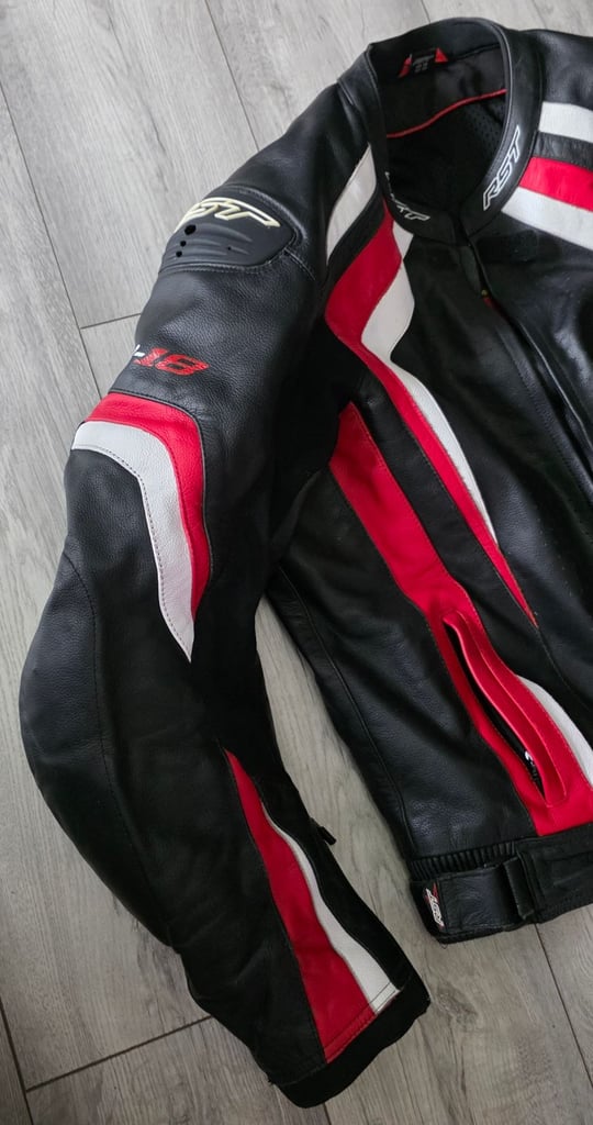 RST MOTORBIKE LEATHER JACKET & TROUSERS 