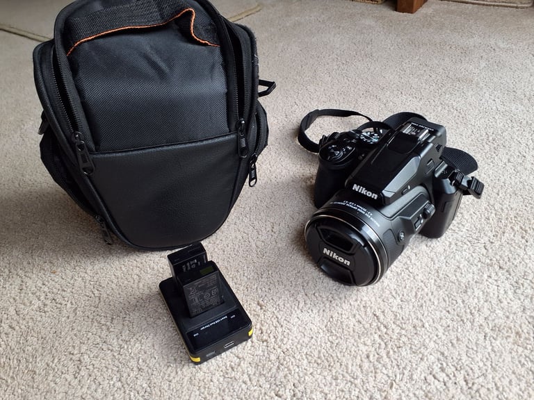 Nikon COOLPIX P950 Camera 16MP Compact Premium, Zoom 83x, nearly new.