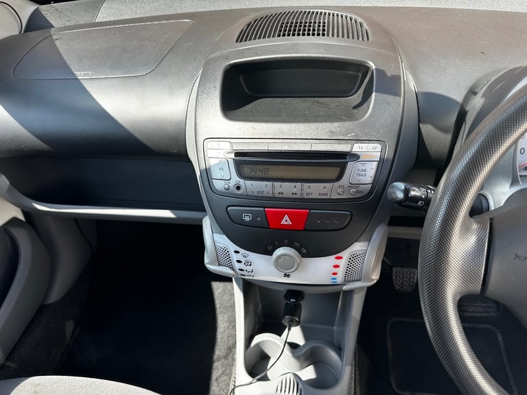 Peugeot, 107, Hatchback, 2011, Manual, 998 (cc), 5 doors