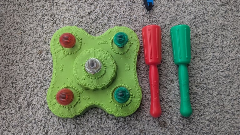 Whack-a-mole kids toy