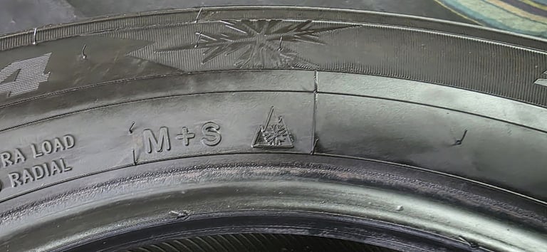215 60 16  2 x tyres Toyo Tires OBServe S944 All Season