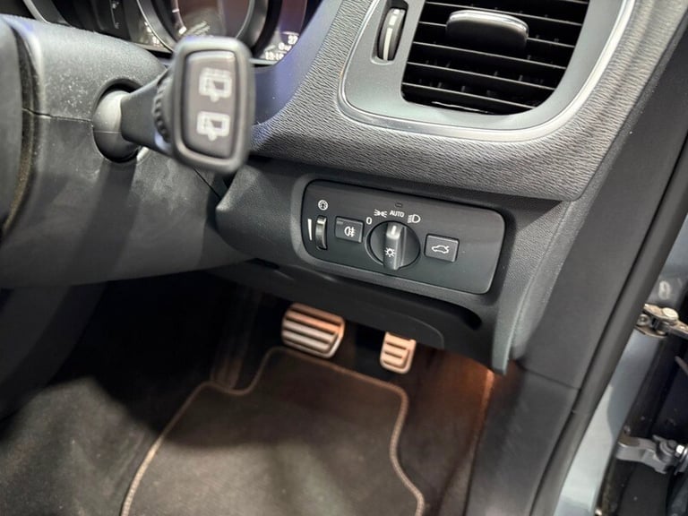 Volvo V40 D3 R-DESIGN PRO