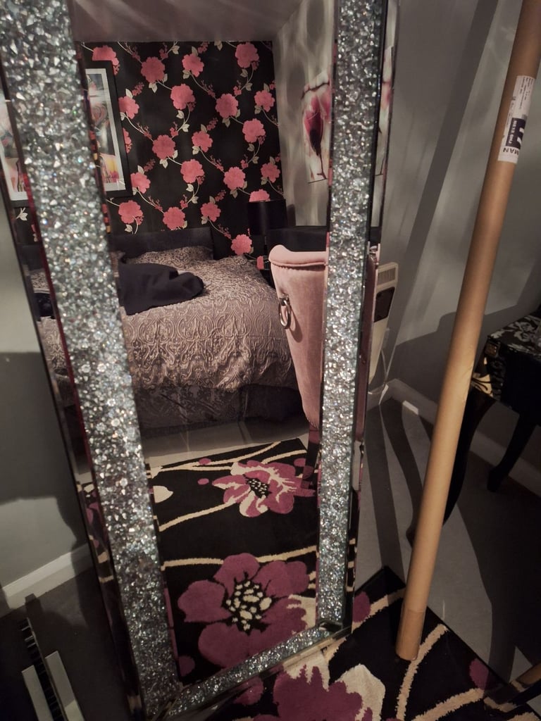 image for £45 STUNNING CRUSHED DIAMON CRYSTAL LARGE FLOOR LIGHT UP MIRROR