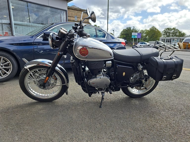 BSA GOLD STAR LEGACY - ONE OWNER - ONLY 519 MILES - WITH ACCESSORIES