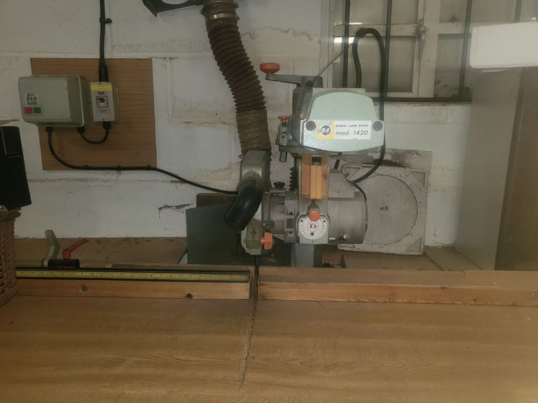 De Walt Radial Arm Saw + Bench - 3 Phase 