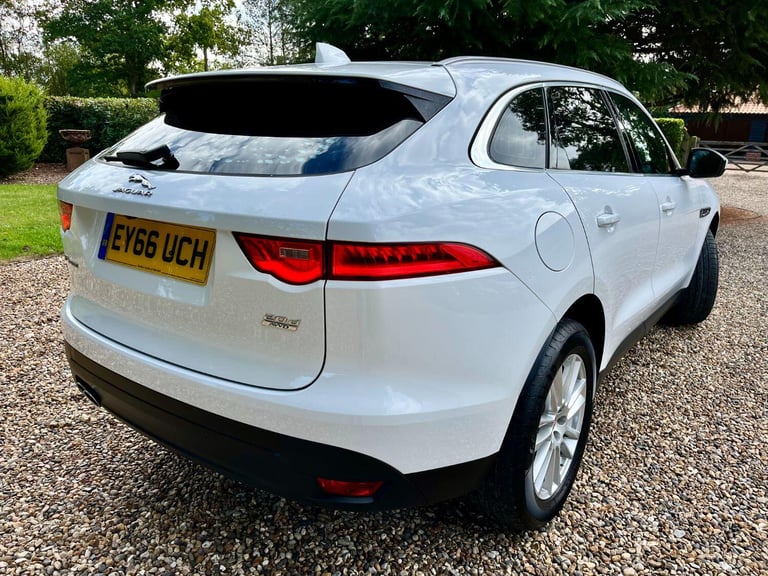 JAGUAR F-PACE 2.0 D180 Portfolio 2016