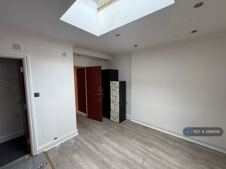 Studio flat in Brookhill Road, London, SE18 (#2668561)