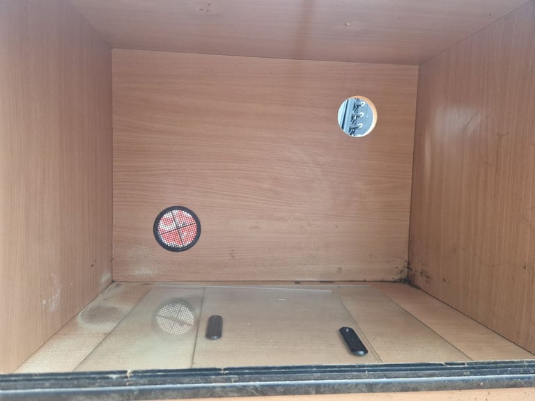 Reptile enclosure vivarium glass front