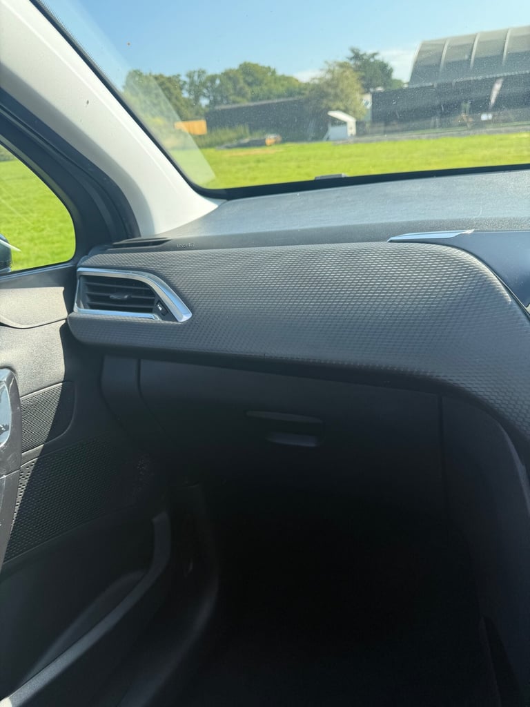 2016 Peugeot 2008 1.2 PureTech Access A/C 5dr HATCHBACK Petrol Manual