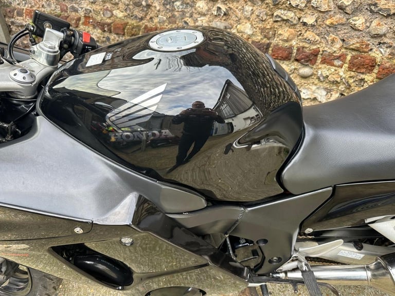 HONDA CBR1100XX SUPER BLACKBIRD - 1999 Petrol Manual in Black