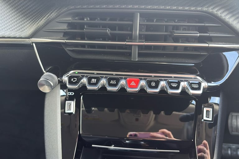  Peugeot E 2008 50kwh Allure Premium Suv 5dr Electric Auto 7kw Charger 136 Ps