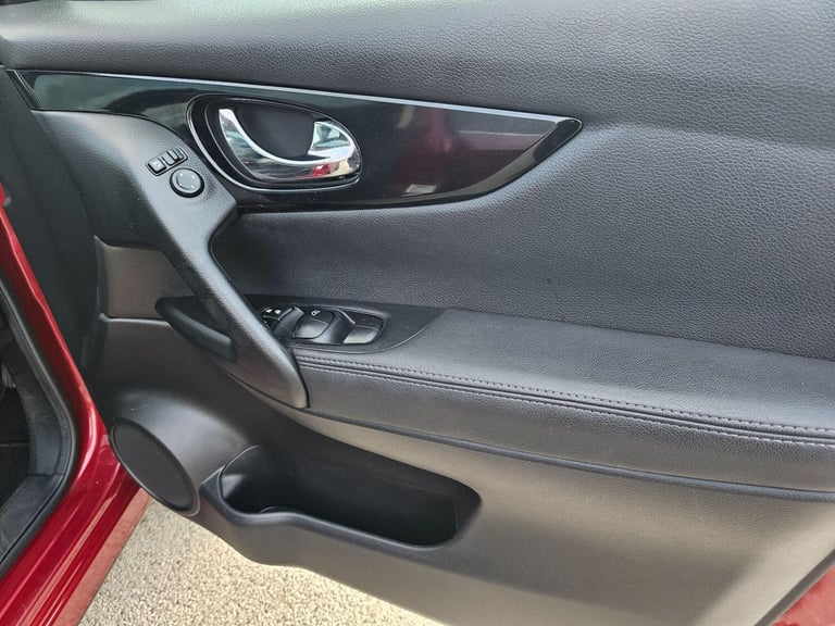 2015 Nissan Qashqai 1.6 dCi Tekna XTRON 2WD Euro 6 (s/s) 5dr HATCHBACK Diesel Automatic