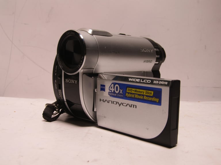 Sony DCR-DVD110 camcorder 56597