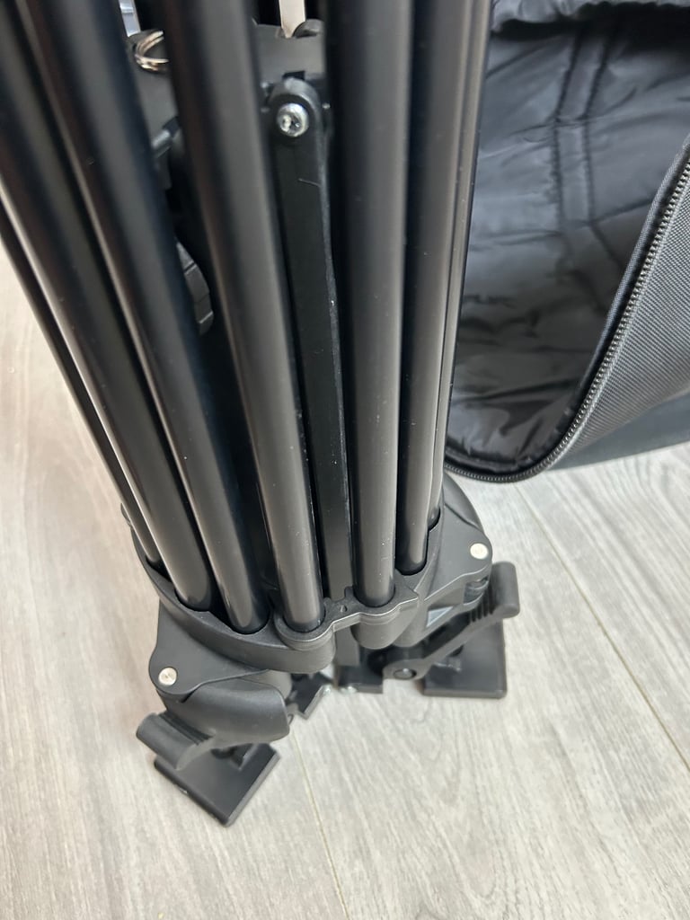 Manfrotto Tripod with Legs, Top Plate, Spreader, Pan Handle, Bag