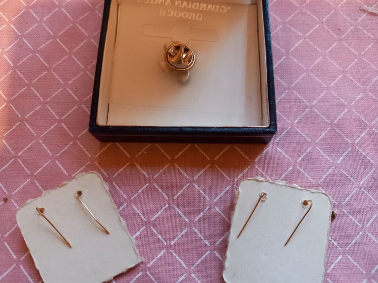 2 new sets of earrings and a new broach for £5