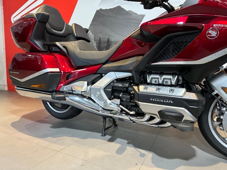 Honda GL1800 Goldwing Tour DCT 2021 with only 3440 miles 