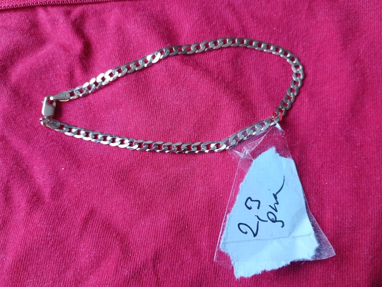 2.3 grams gold 9 ct bracelet 