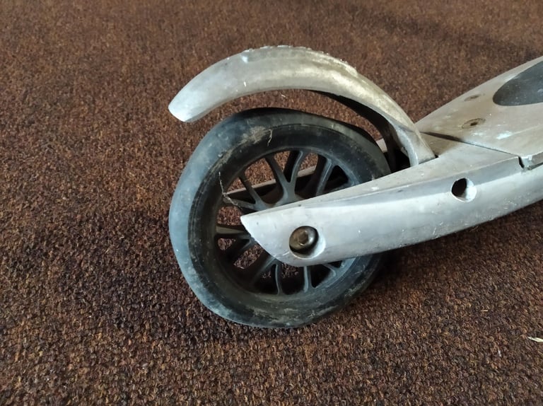 image for Metal Maxi Micro Scooter (teens/adults)