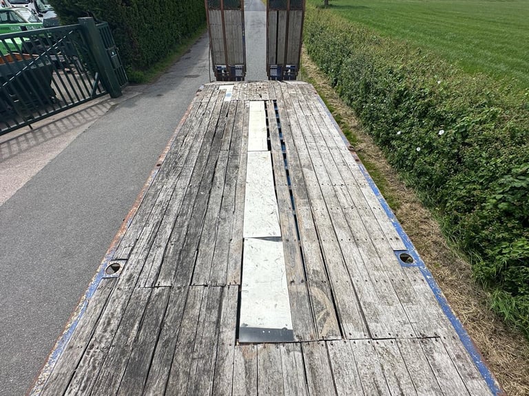 DAF TRUCKS CF85 360 8 X 2 Beavertail