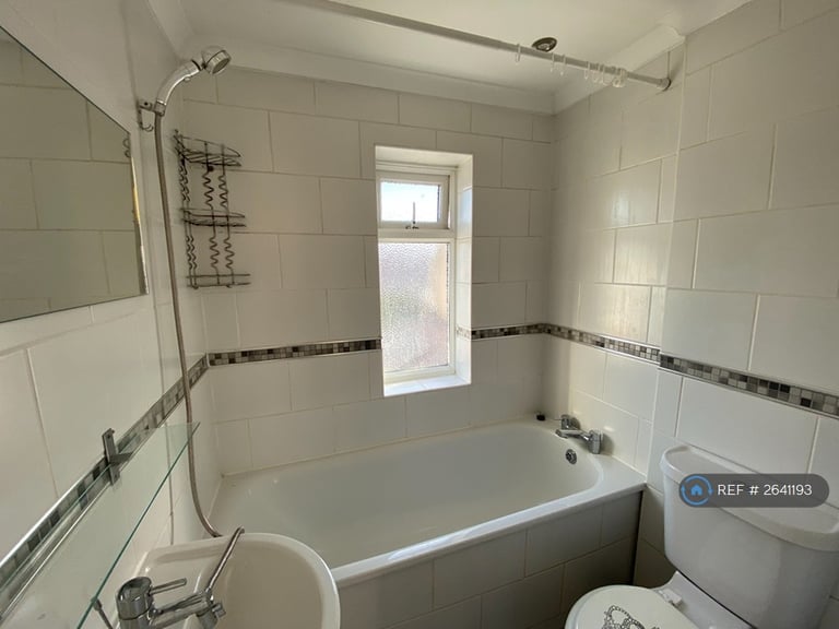 3 bedroom house in Northumberland Crescent, Feltham, TW14 (3 bed) (#2641193)